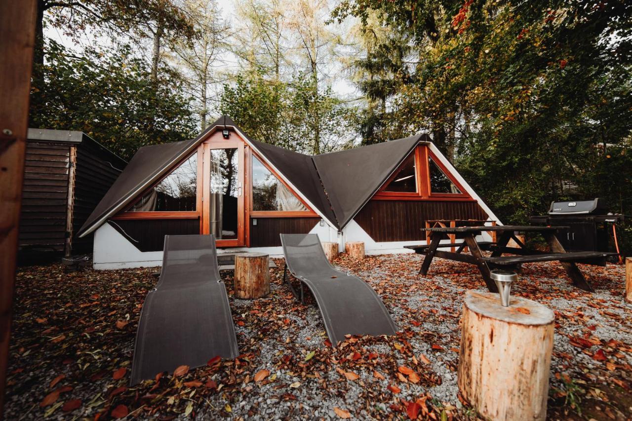 Chalet Tropical Avec Bain A Bulles - In The Woods Gesves Екстер'єр фото