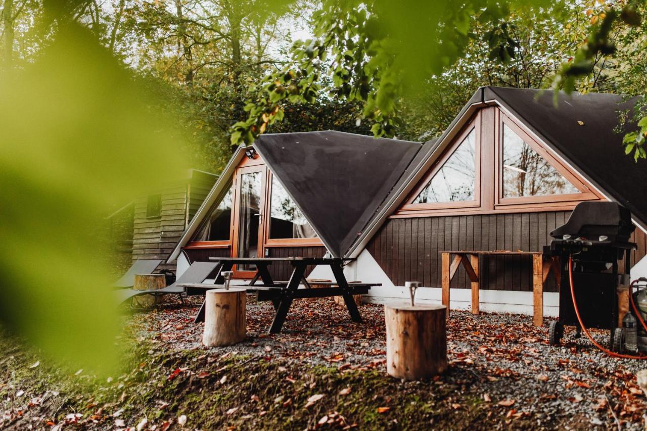 Chalet Tropical Avec Bain A Bulles - In The Woods Gesves Екстер'єр фото