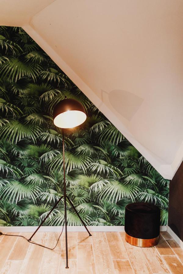 Chalet Tropical Avec Bain A Bulles - In The Woods Gesves Екстер'єр фото