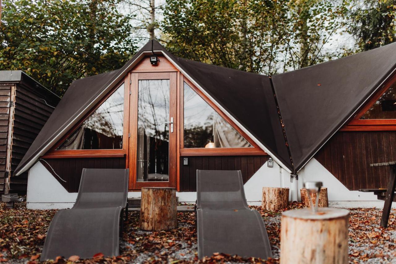 Chalet Tropical Avec Bain A Bulles - In The Woods Gesves Екстер'єр фото